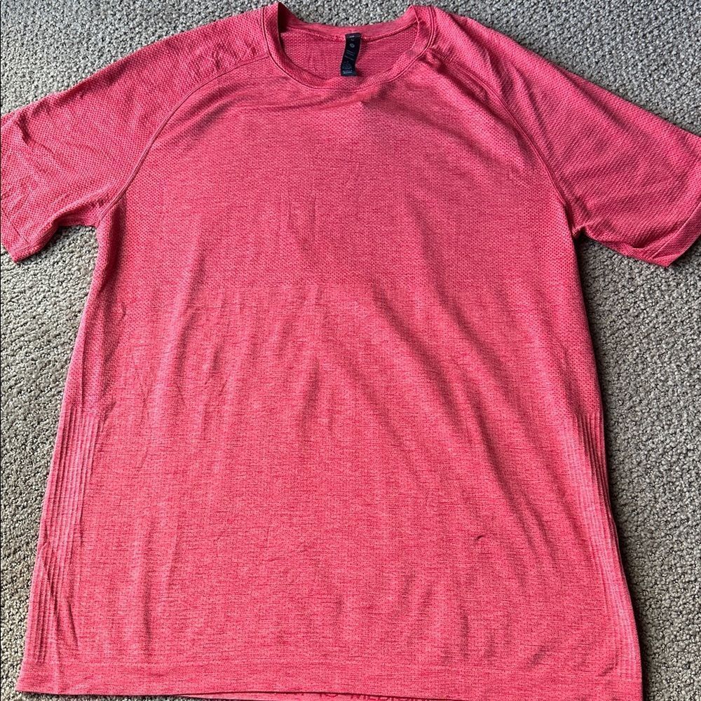 Lululemon Men’s Metal Vent Tech Short-Sleeve Shirt 2.0 Faded Red Size Medium
